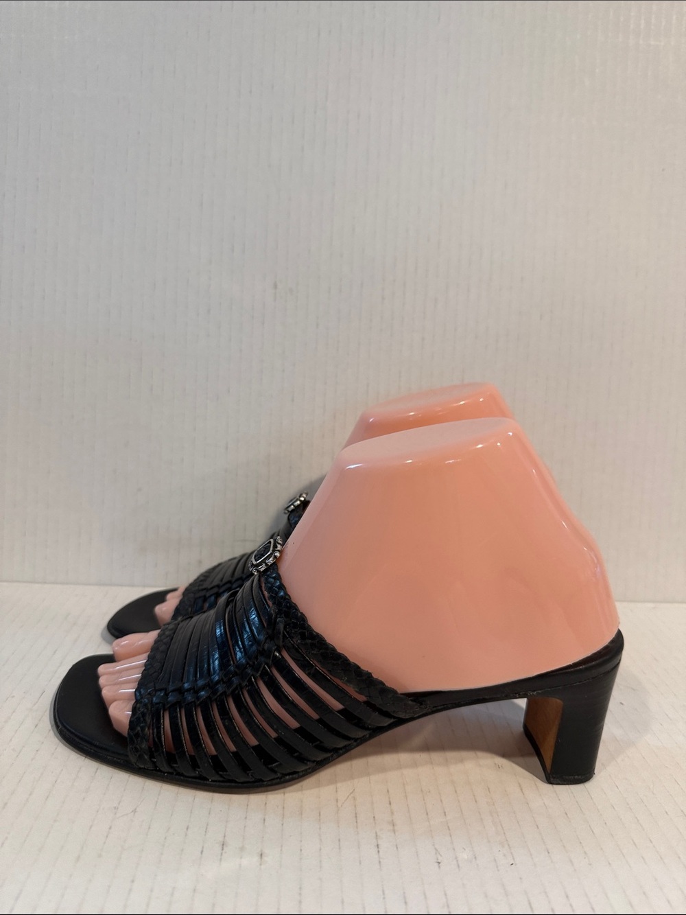 Brighton Black Strappy 2-1/4” Mid-Heel Women's Sandals (sz 7) - Picture 4 of 8